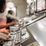 Ответственная игра в слот Great Rhino Deluxe с принятием решений